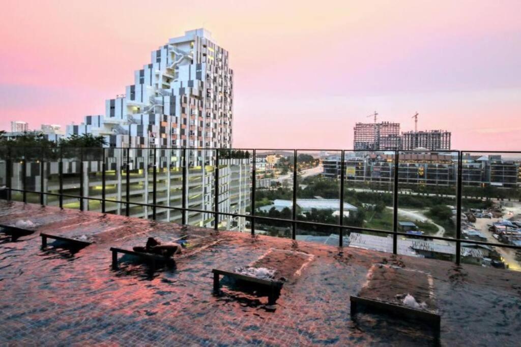 Lovely 3-bedroom Serviced @ Apartment *
