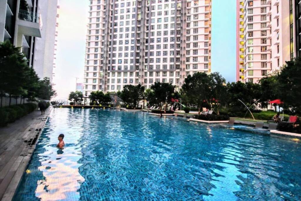 Lovely 3-bedroom Serviced @ Apartment